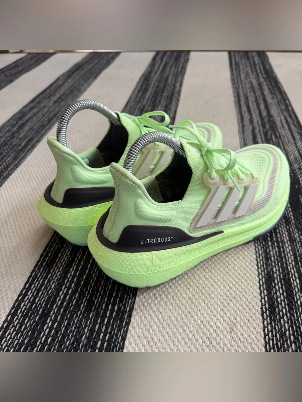 adidas Sneaker Men's Neon Green Ultraboost Light Lime Green Running Shoes Sz 8.5